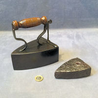 Cast Iron Box Iron with Slug L251