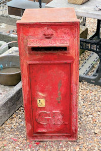 GR V Wall Mounted Cast Iron Posting Box PS84