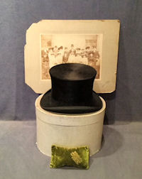 Gents Top Hat with Card Box Velvet Hat Wipe and Photo of Original Owner H6