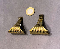 Ribbed Brass Picture Rail Hooks, 2 similar available PH29