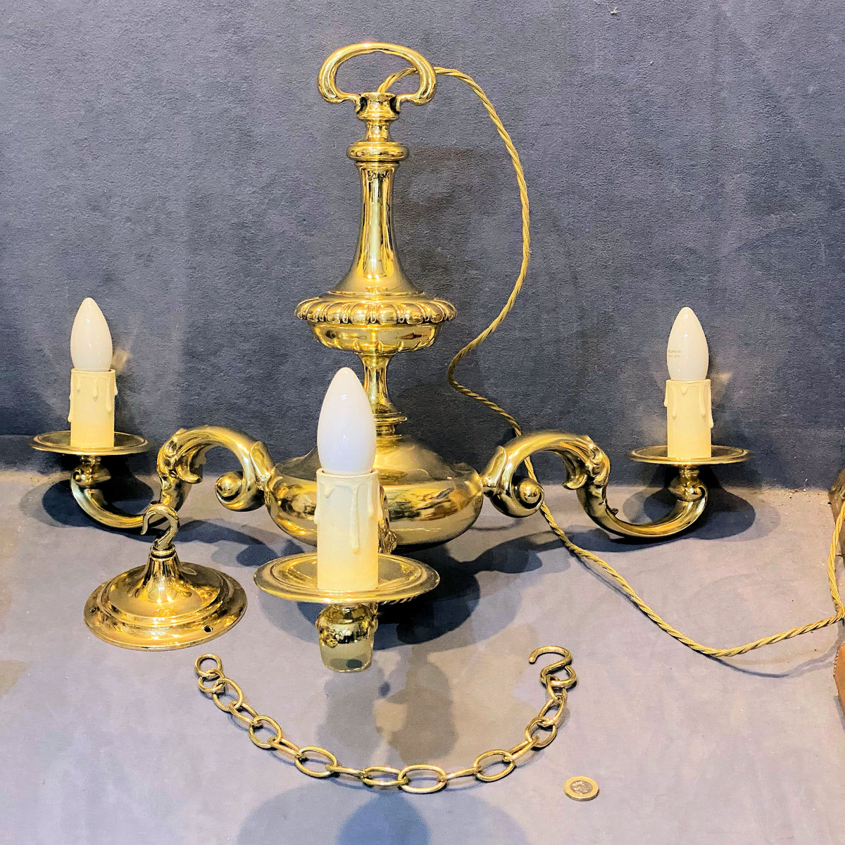 3 Branch Electric Light Fitting