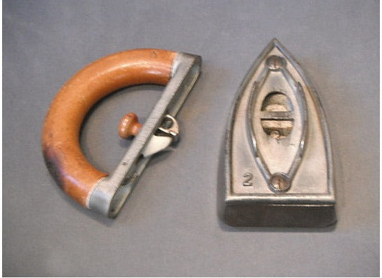 Box Iron — view 3