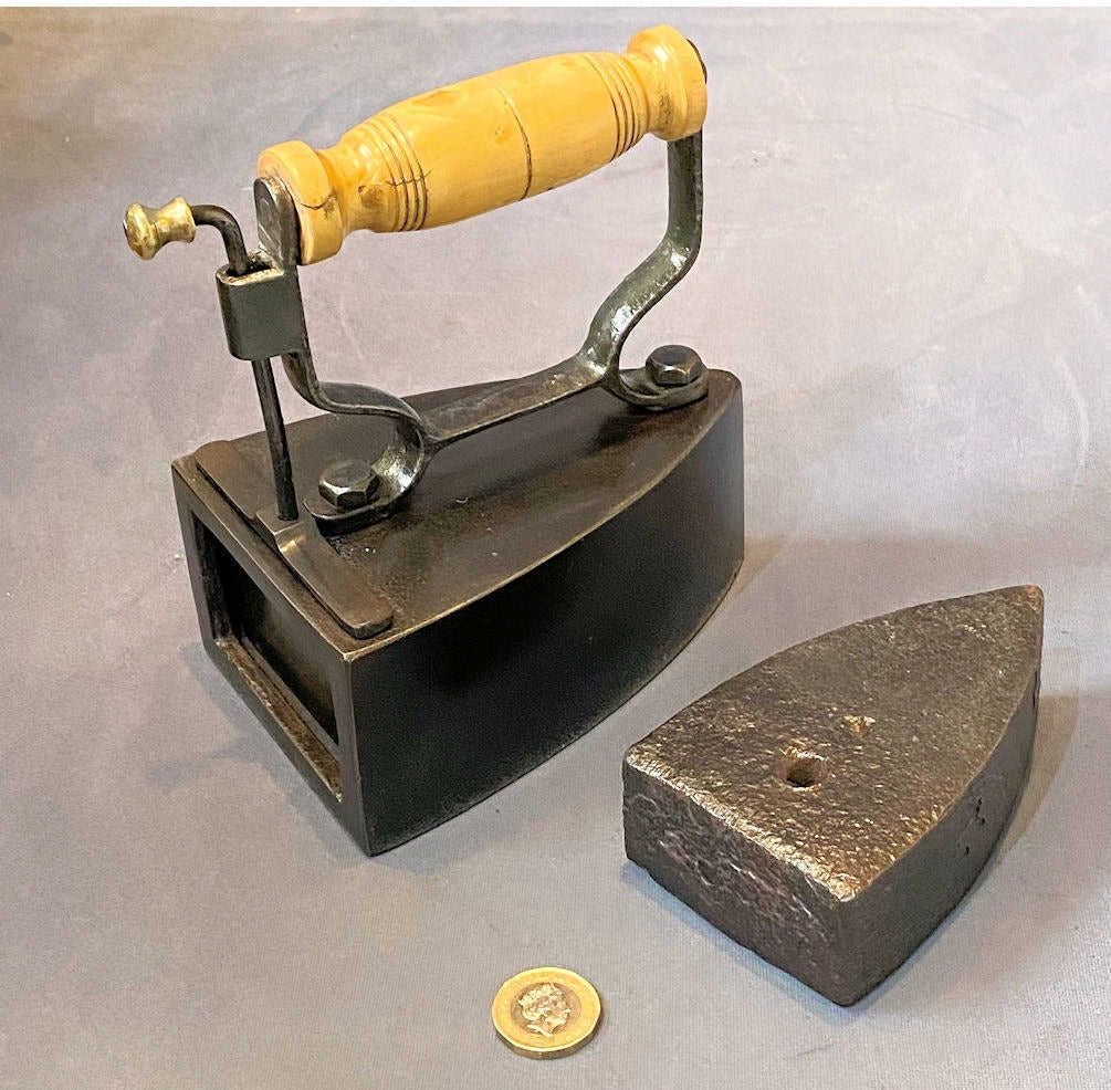 Box Iron with Slug — view 4