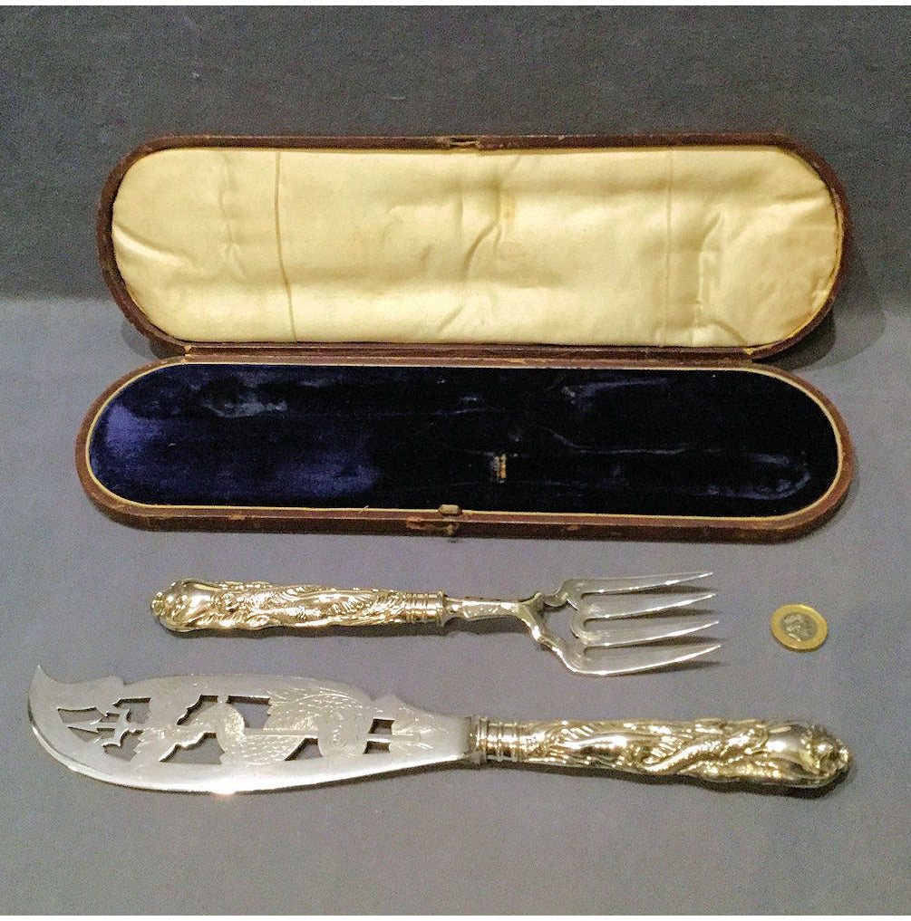 Cased Pair of Fish Servers — view 2