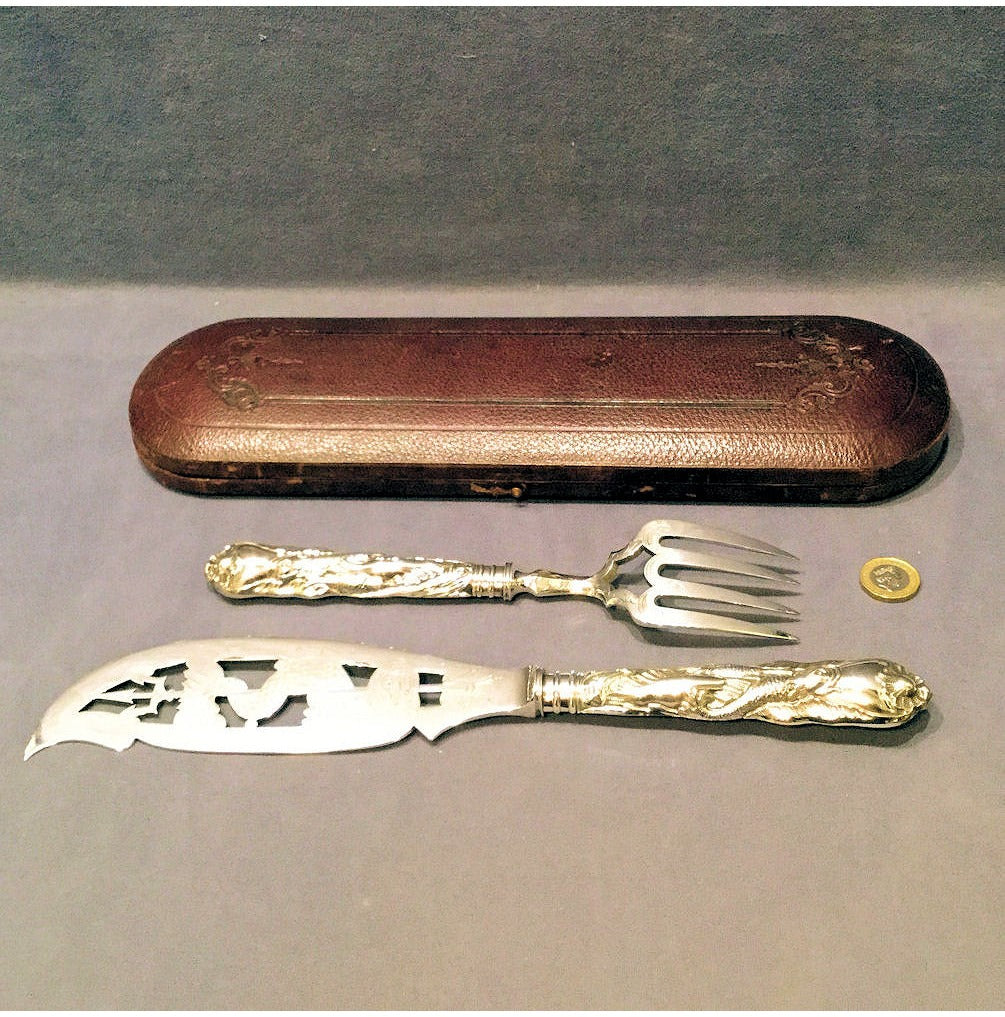 Cased Pair of Fish Servers — view 3