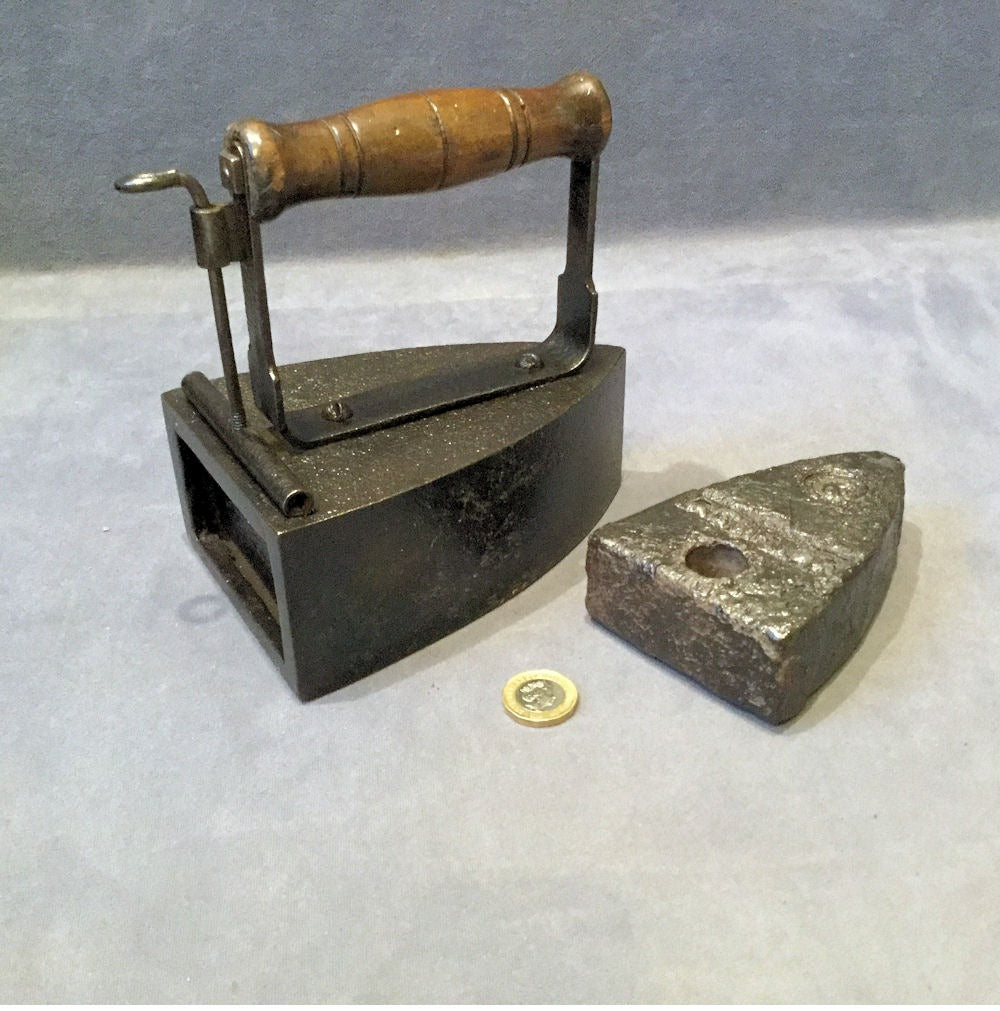 Cast Iron Box Iron with Slug — Iron, circa 1900