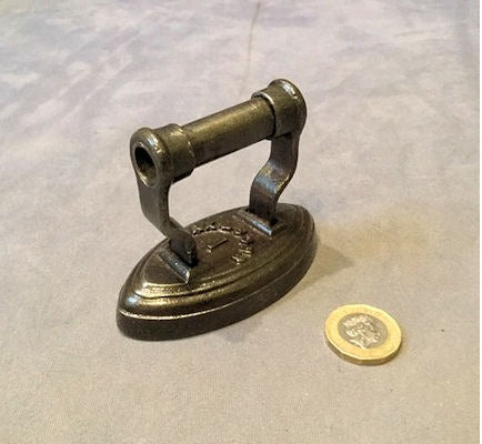 Kenrick No1 Oval Iron — Iron, late 19th century