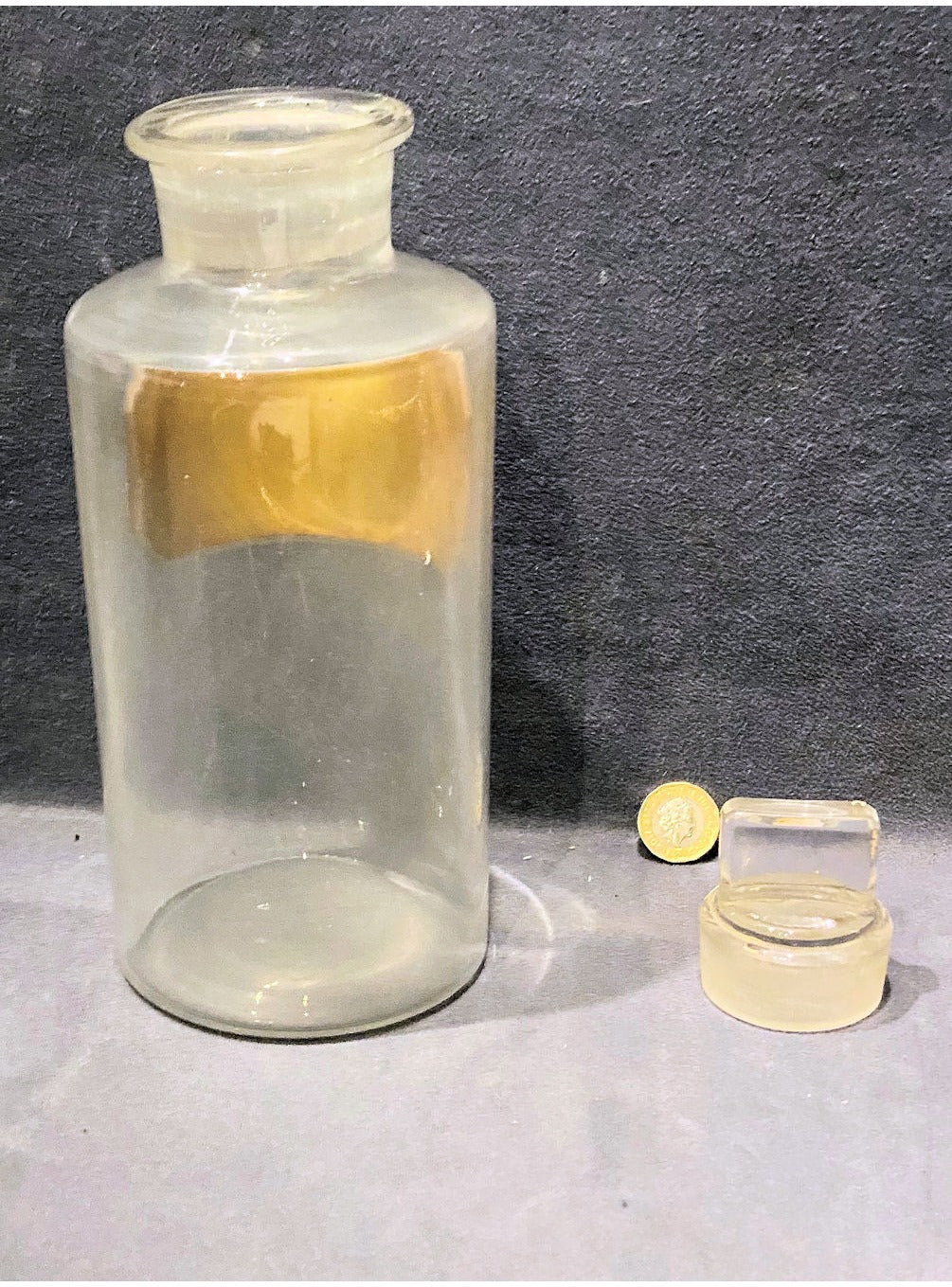 Magnes Carb Pond Glass Chemist Jar — view 2