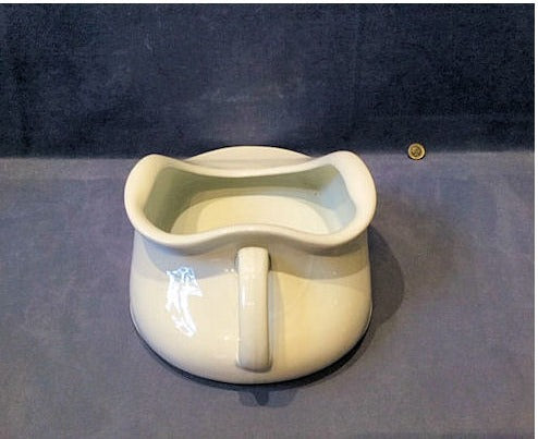 Maws Practical Bedpan — view 3