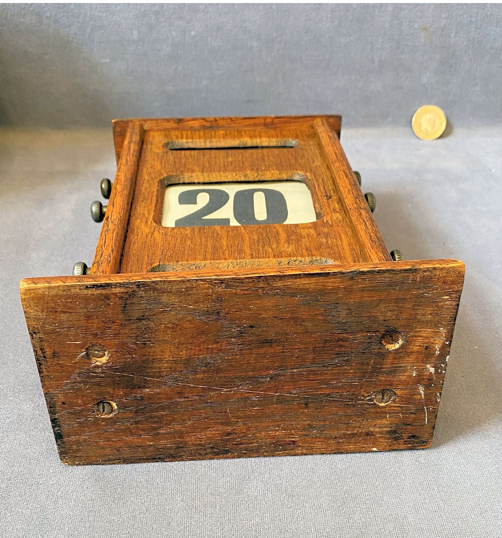 Oak Desk Calendar — view 4