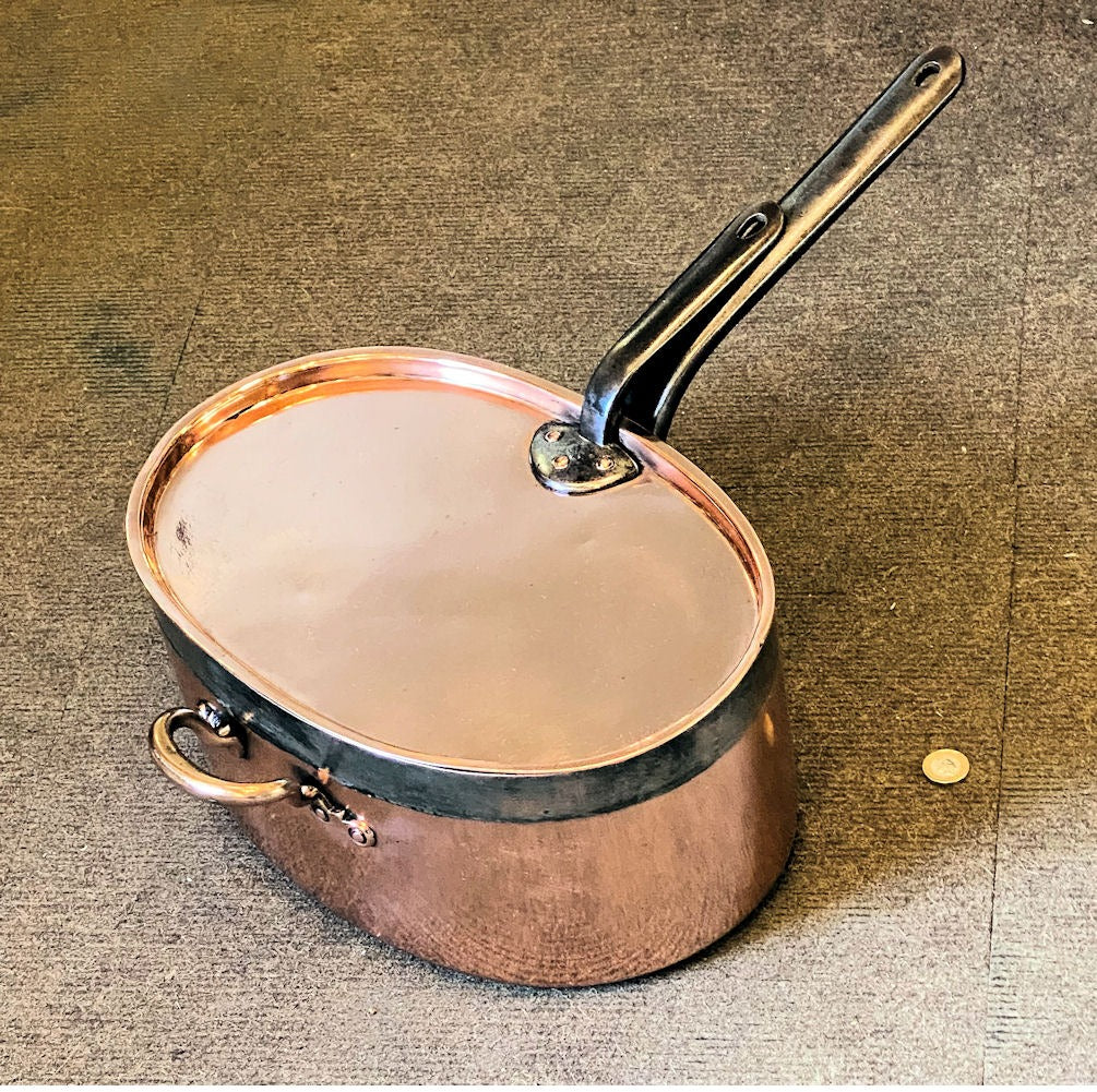 Oval Copper Saucepan with Lid — Copper, late 19th century
