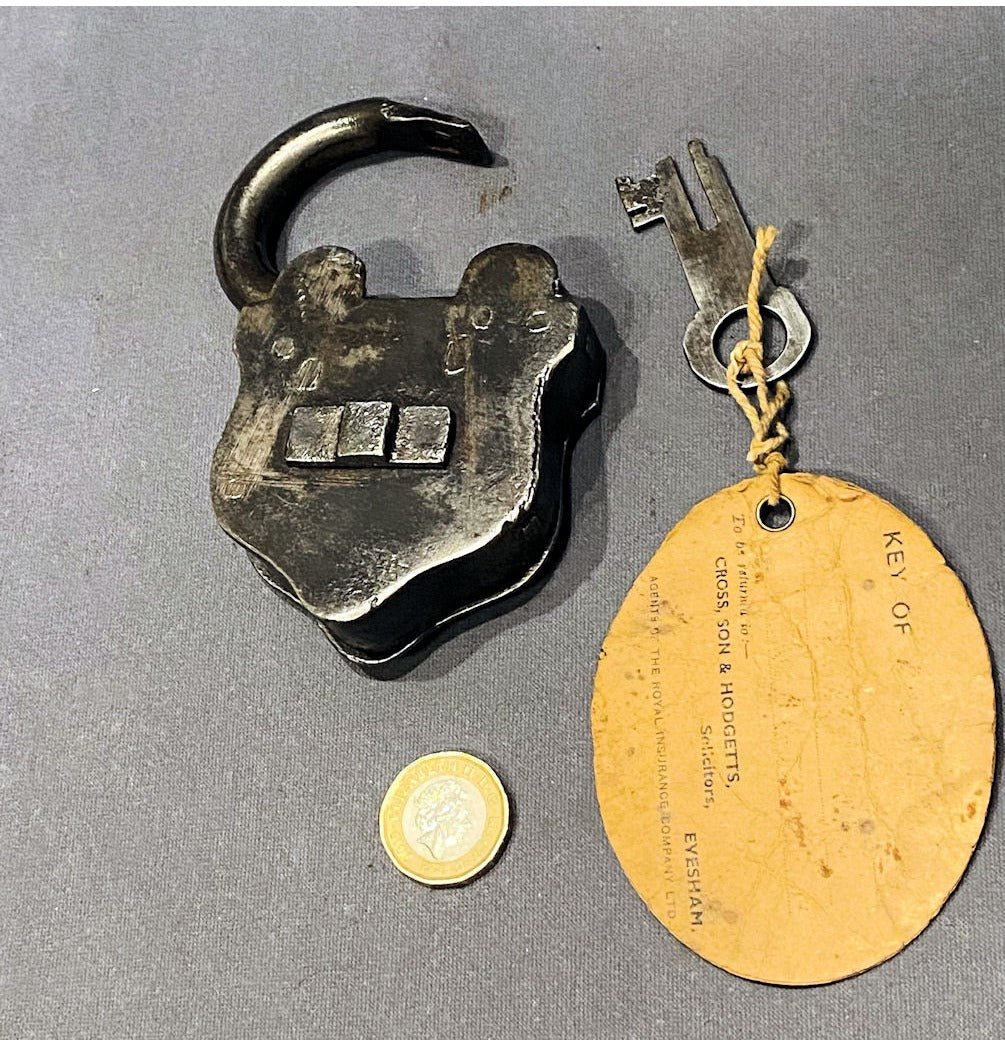 Padlock with Key — view 2