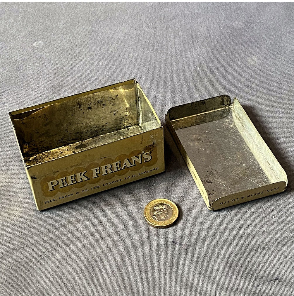 Peek Freans Miniature Biscuit Tin — view 4