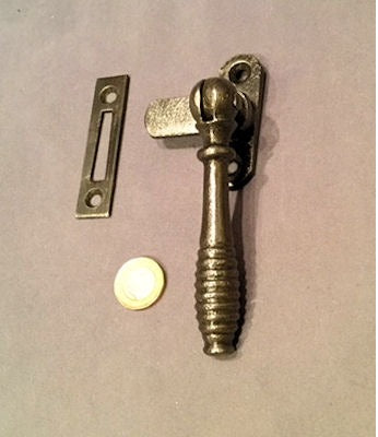 Reversible Cast Iron Casement Window Catch, 2 matching available — Cast iron, late 19th century