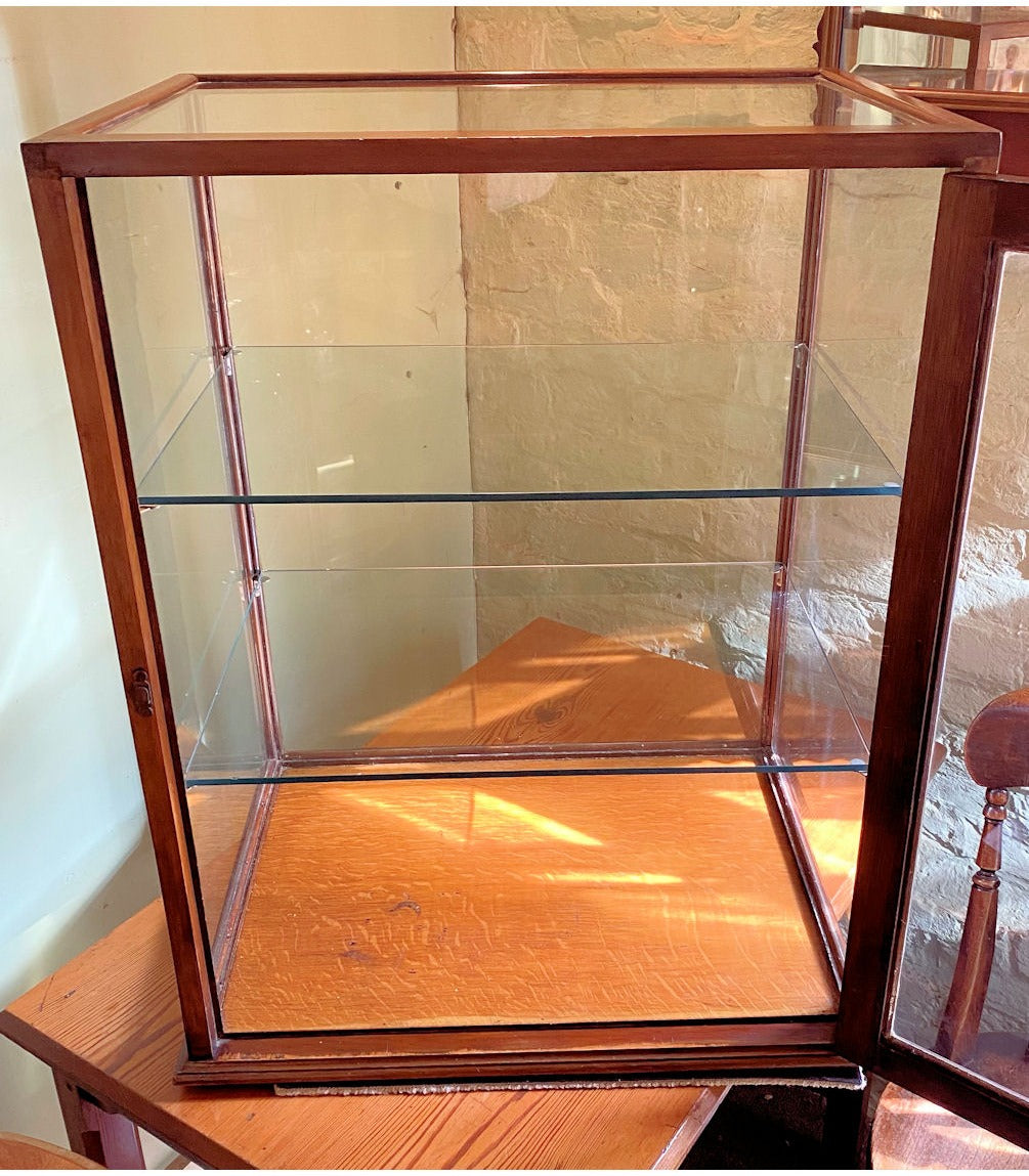 Shop Counter Top Display Cabinet — view 3