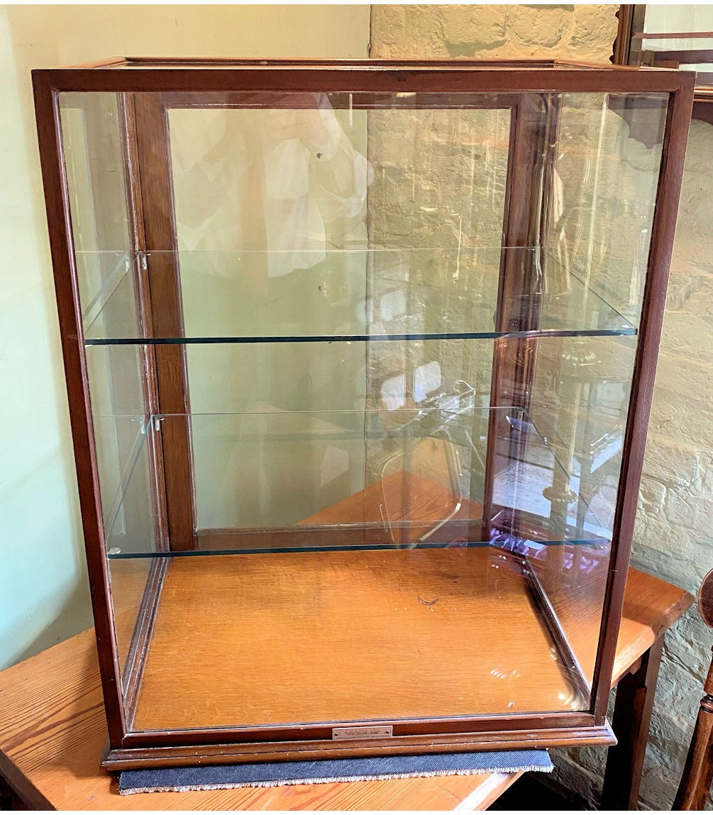 Shop Counter Top Display Cabinet — view 4
