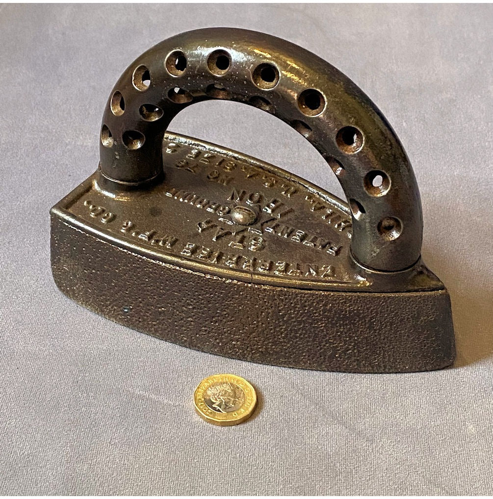 Star Patent Laundry Iron — view 2