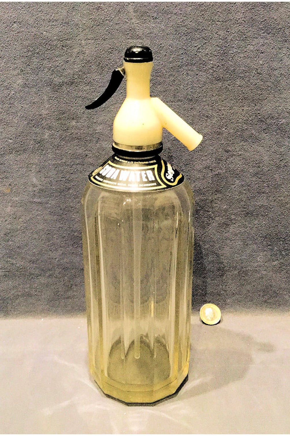 Yeovil Glass Soda Syphon — view 2